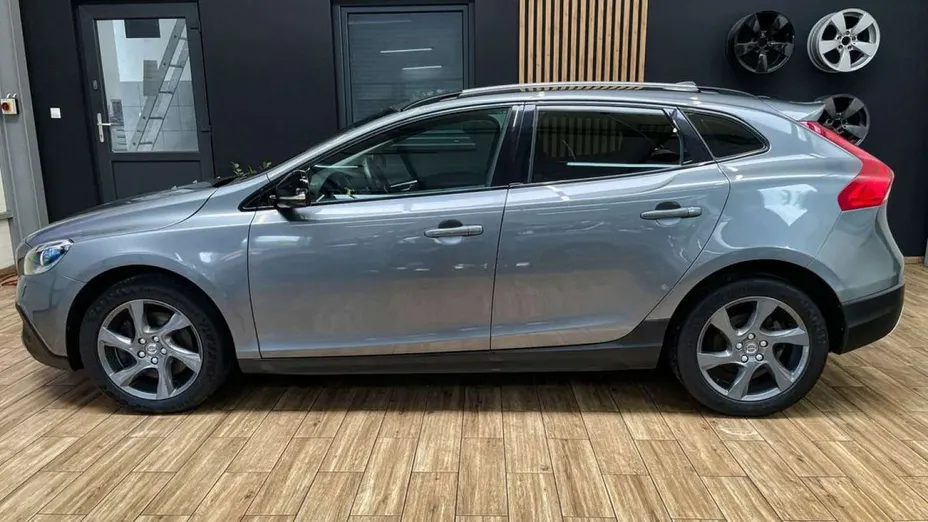 VOLVO V40 Cross Country -