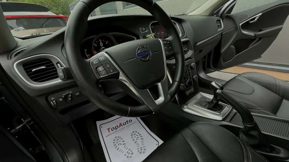 VOLVO V40 Cross Country -