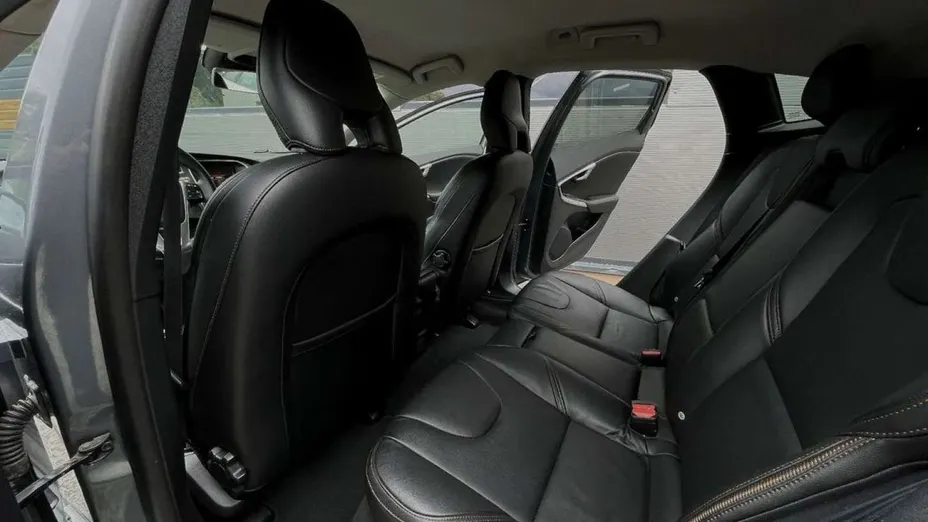 VOLVO V40 Cross Country -