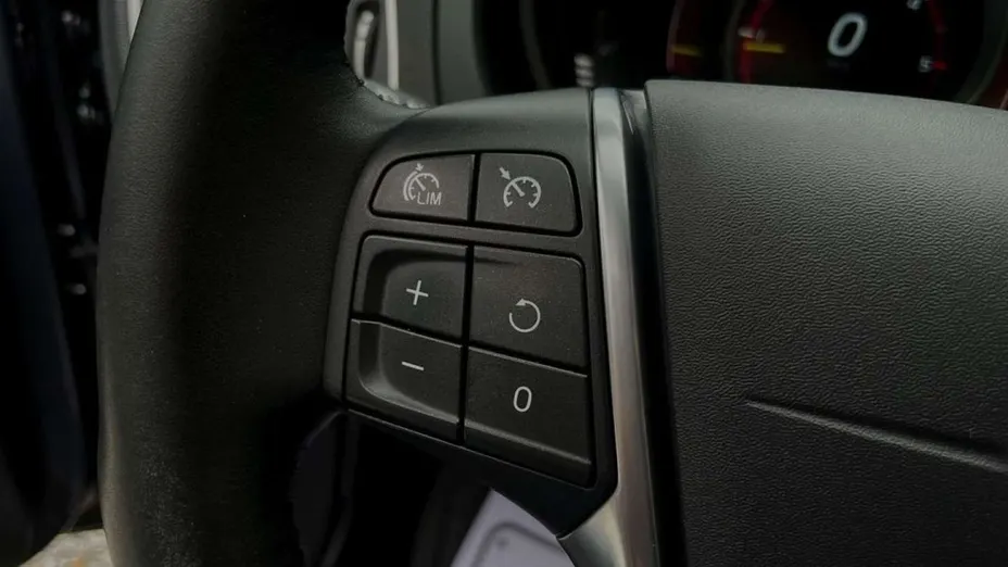 VOLVO V40 Cross Country -