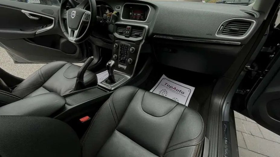 VOLVO V40 Cross Country -