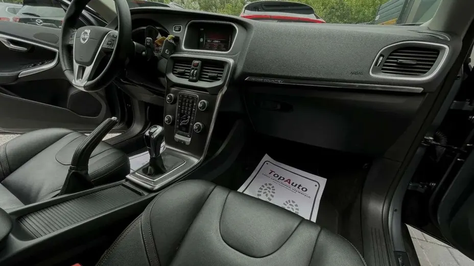 VOLVO V40 Cross Country -