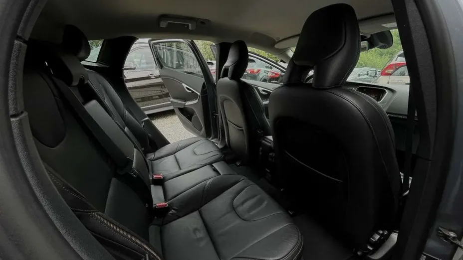 VOLVO V40 Cross Country -
