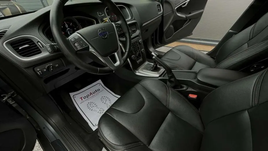 VOLVO V40 Cross Country -