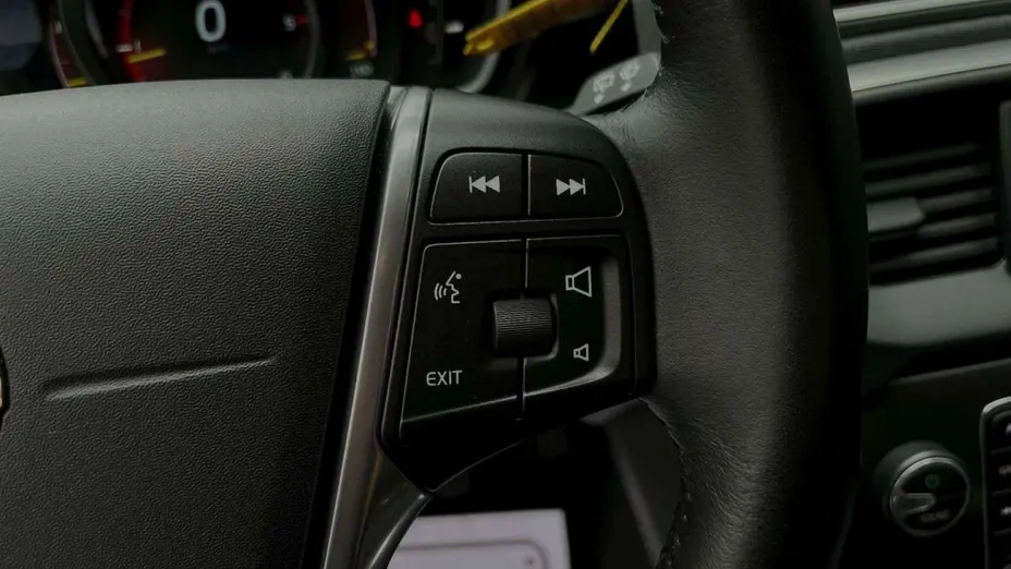 VOLVO V40 Cross Country -