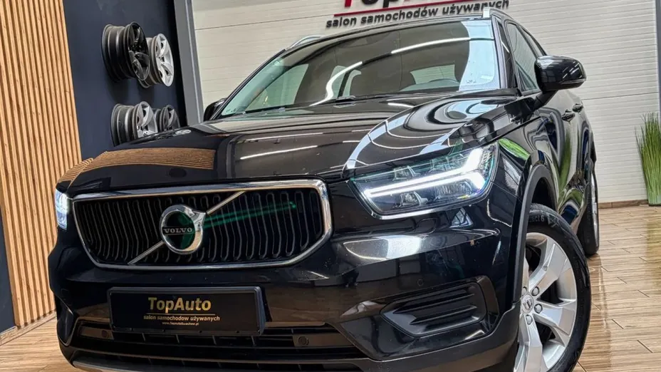 VOLVO XC40 -