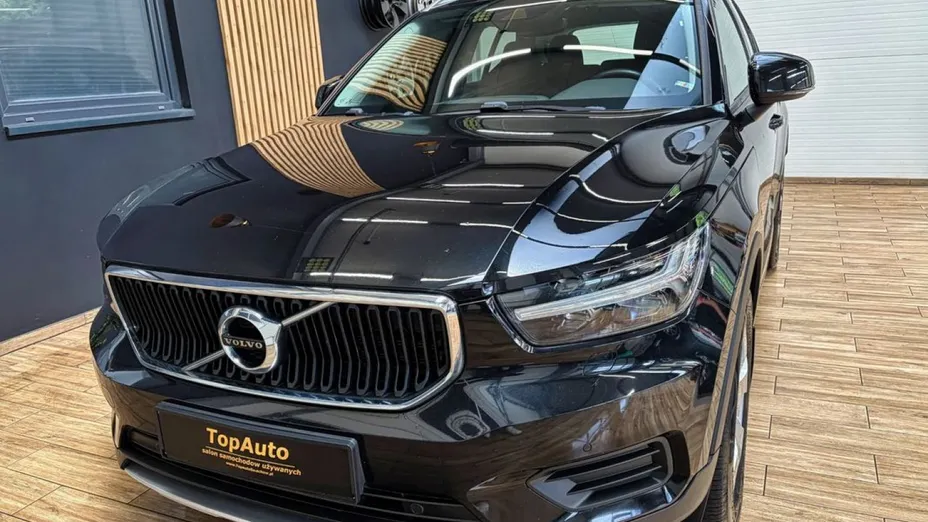 VOLVO XC40 -