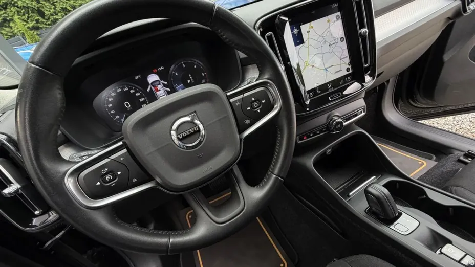 VOLVO XC40 -