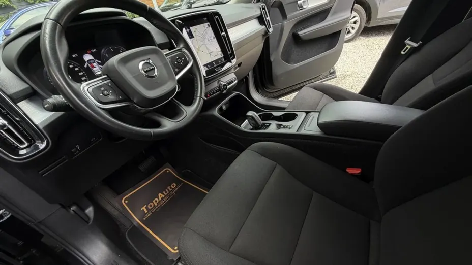 VOLVO XC40 -