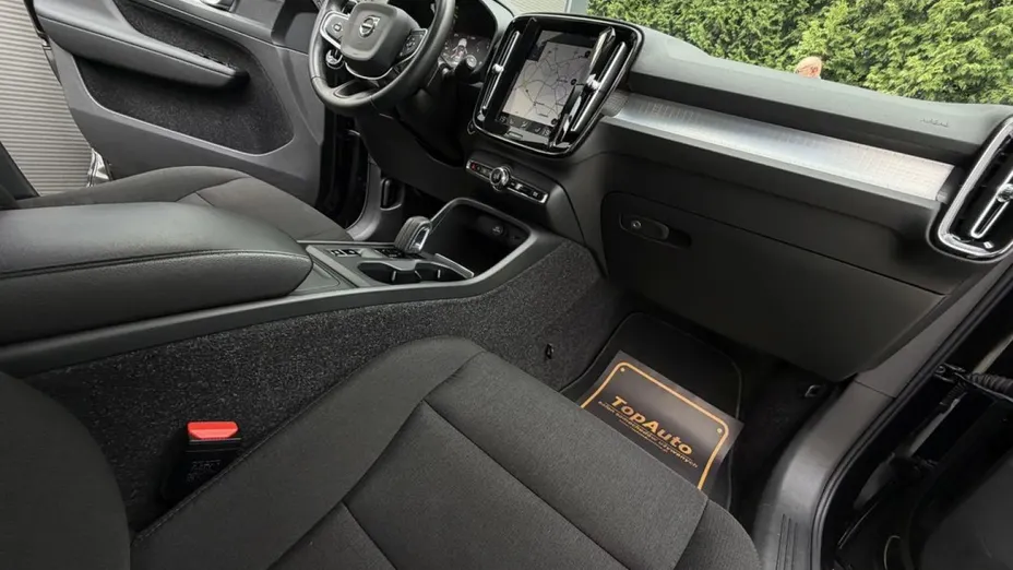 VOLVO XC40 -