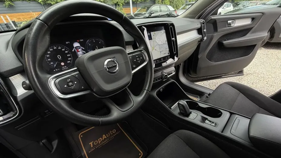 VOLVO XC40 -
