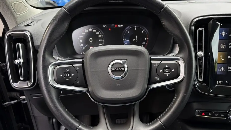VOLVO XC40 -