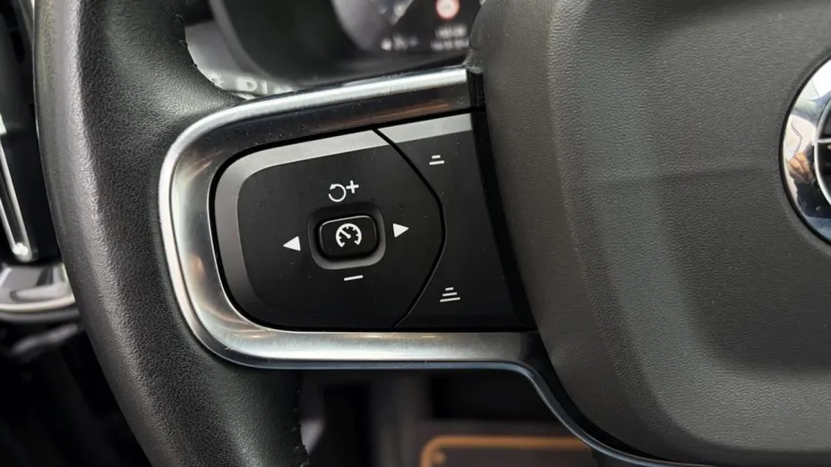VOLVO XC40 -