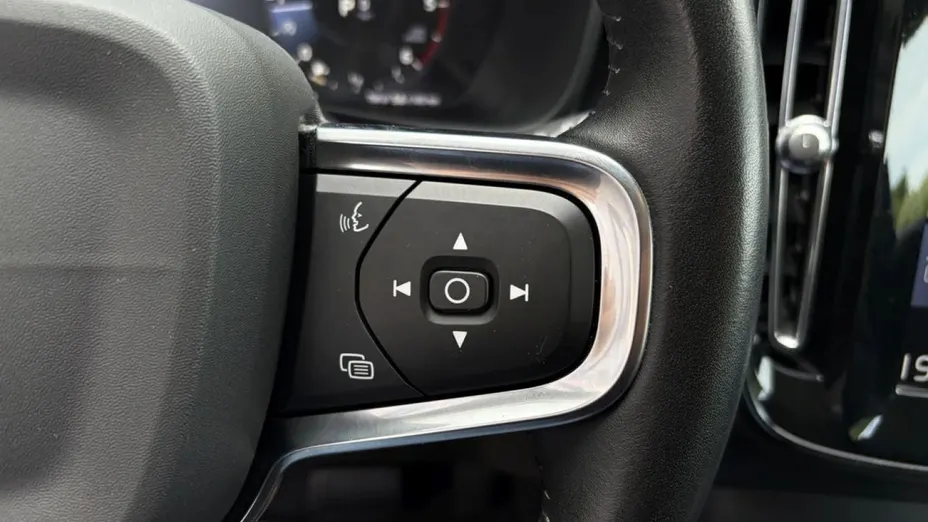 VOLVO XC40 -