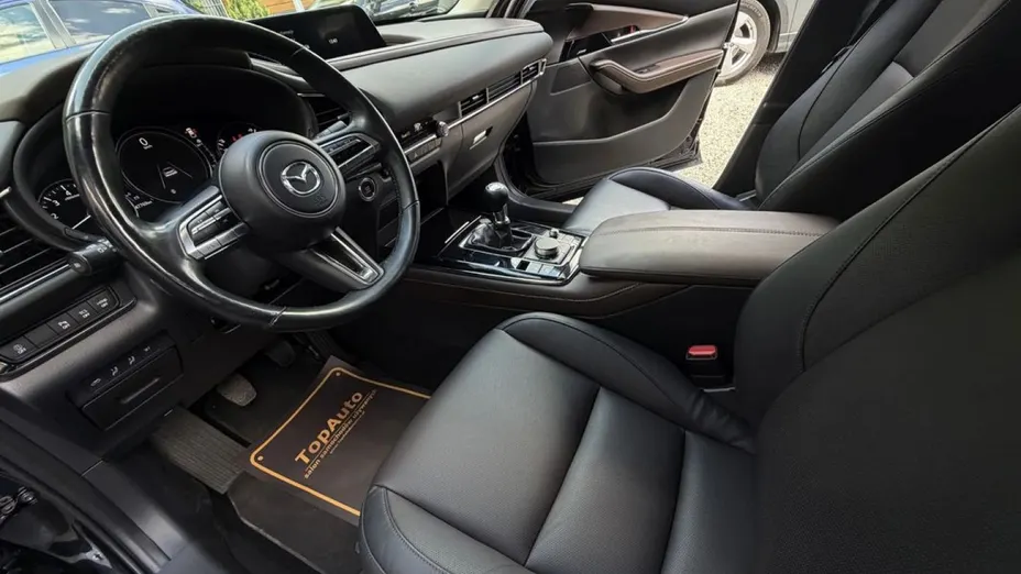 MAZDA CX-30 -