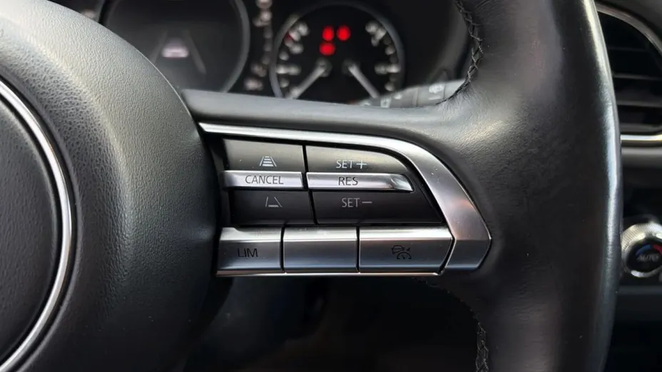 MAZDA CX-30 -
