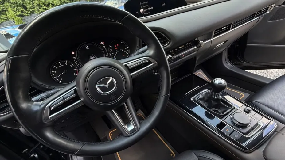 MAZDA CX-30 -