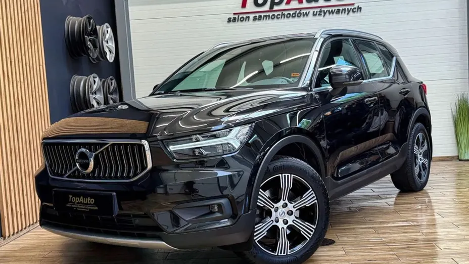 VOLVO XC40 -