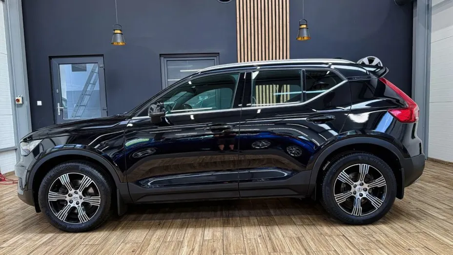 VOLVO XC40 -