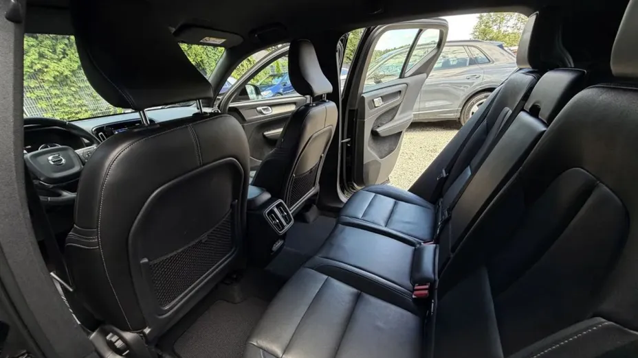 VOLVO XC40 -