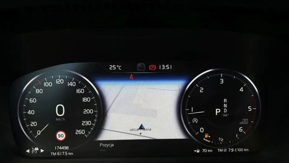 VOLVO XC40 -