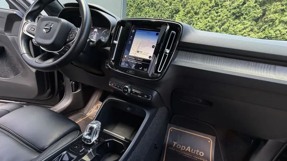 VOLVO XC40 -