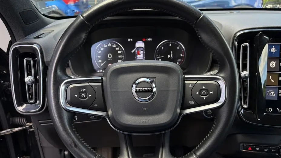 VOLVO XC40 -