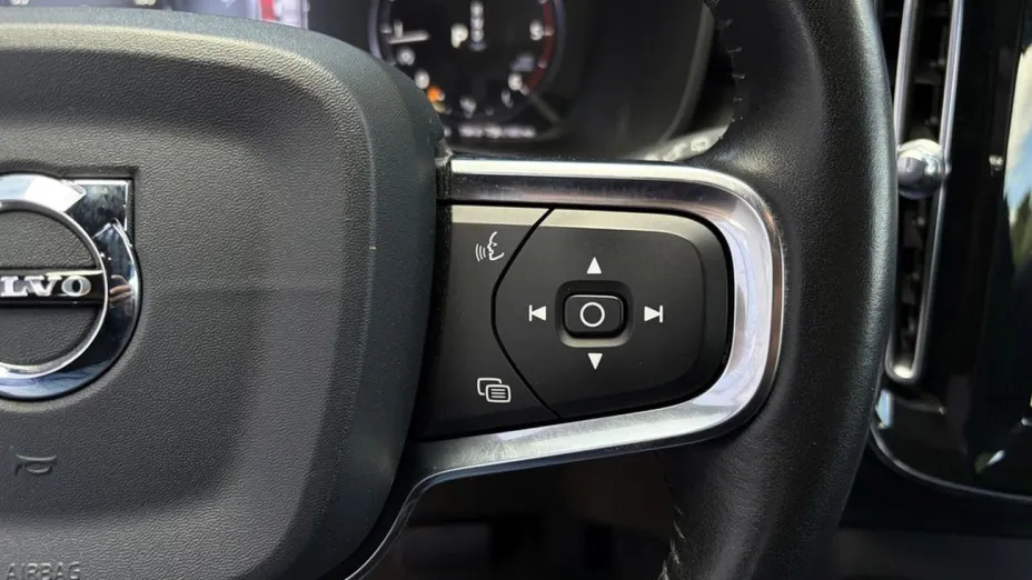 VOLVO XC40 -