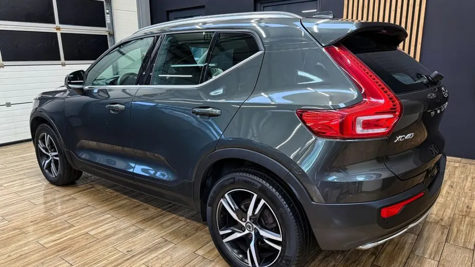 VOLVO XC40 -