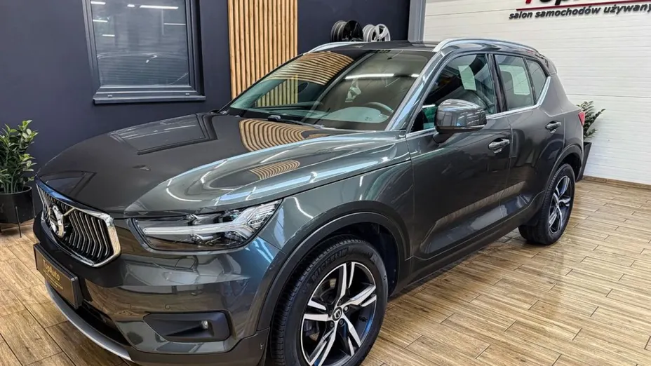 VOLVO XC40 -
