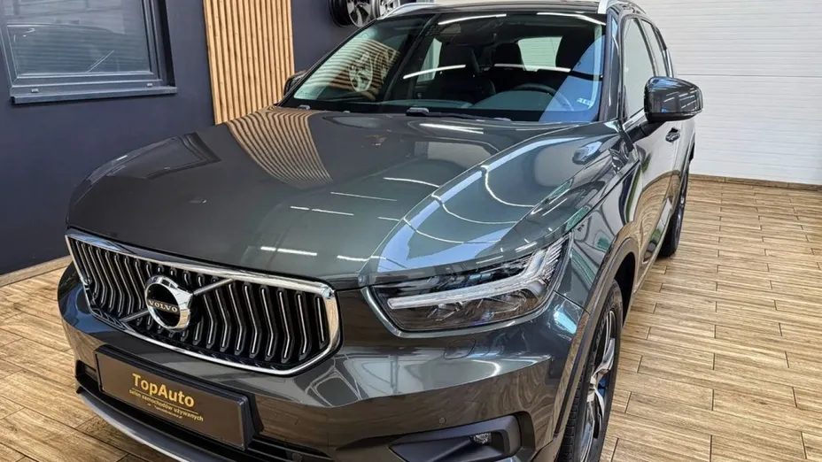 VOLVO XC40 -