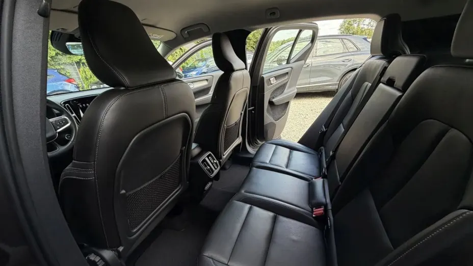 VOLVO XC40 -