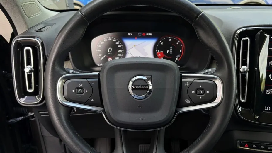 VOLVO XC40 -