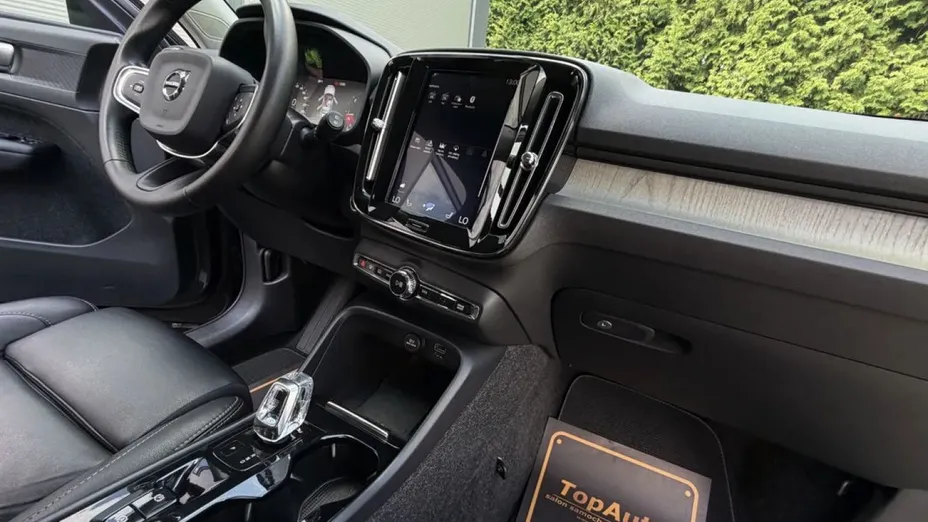 VOLVO XC40 -