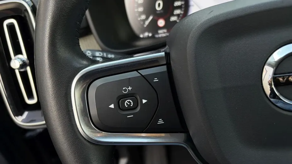 VOLVO XC40 -