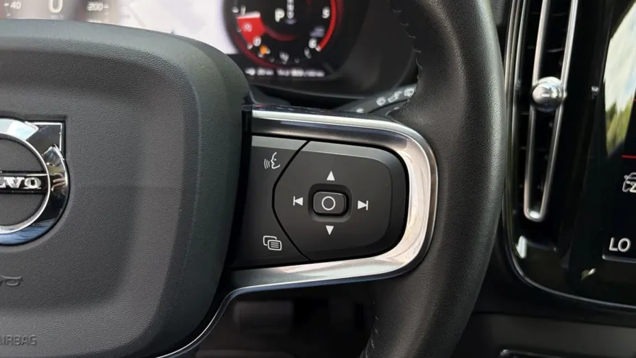 VOLVO XC40 -