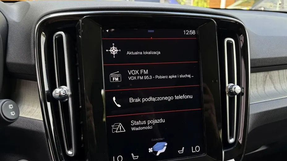 VOLVO XC40 -