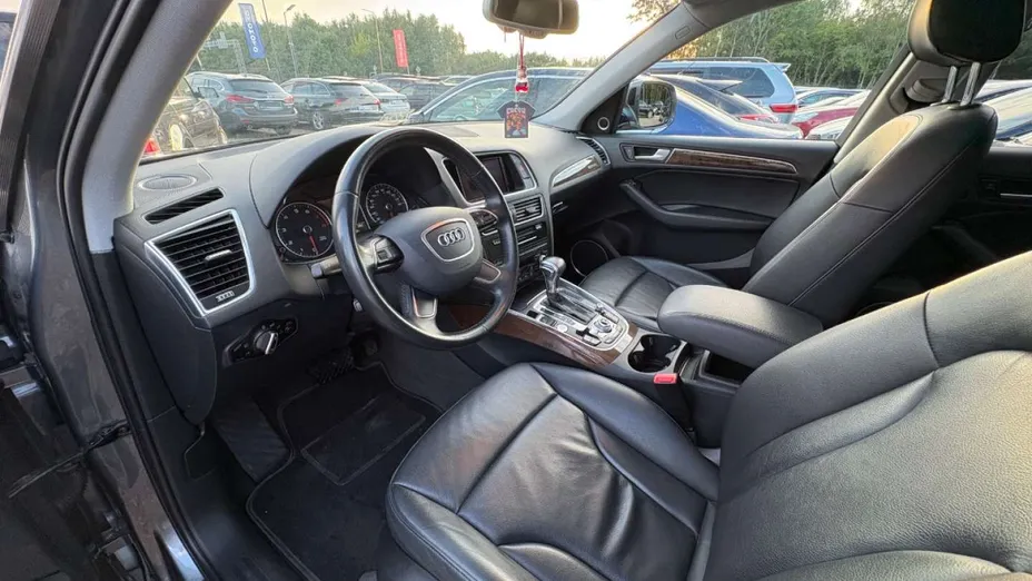 AUDI Q5 -