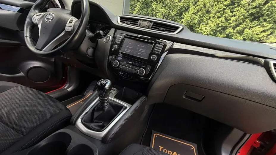 NISSAN Qashqai -