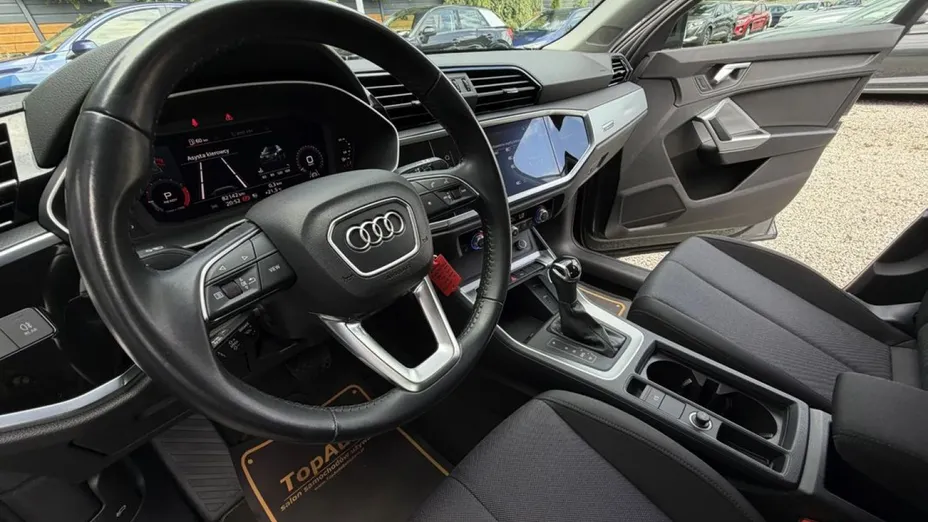 AUDI Q3 -