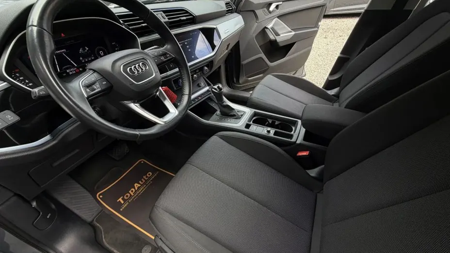 AUDI Q3 -