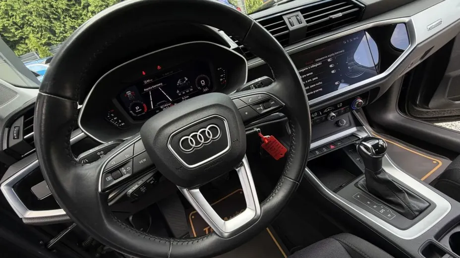 AUDI Q3 -
