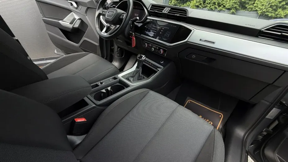 AUDI Q3 -