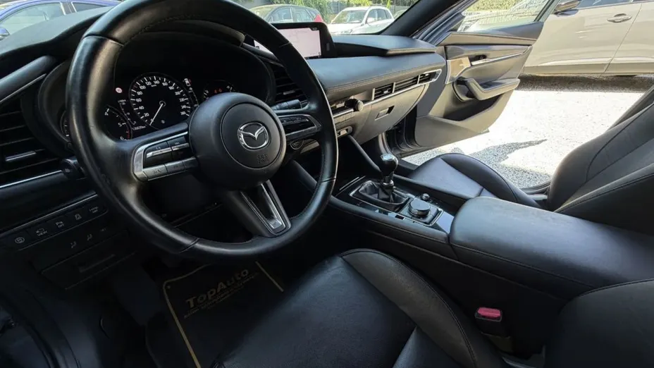 MAZDA 3 -