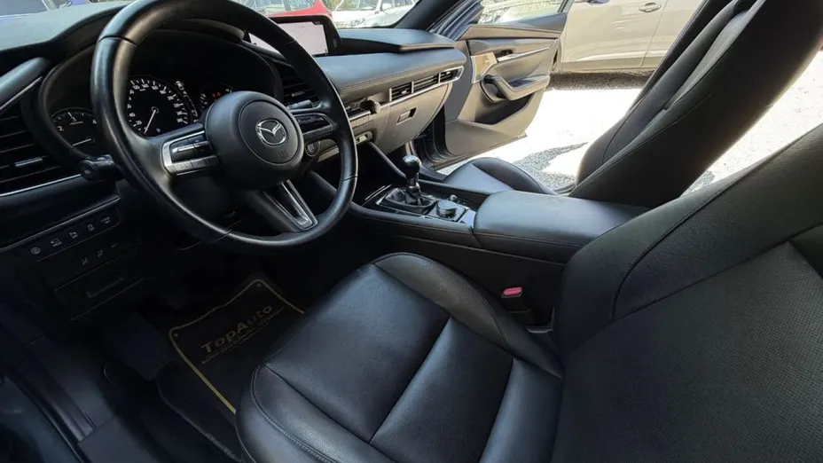 MAZDA 3 -