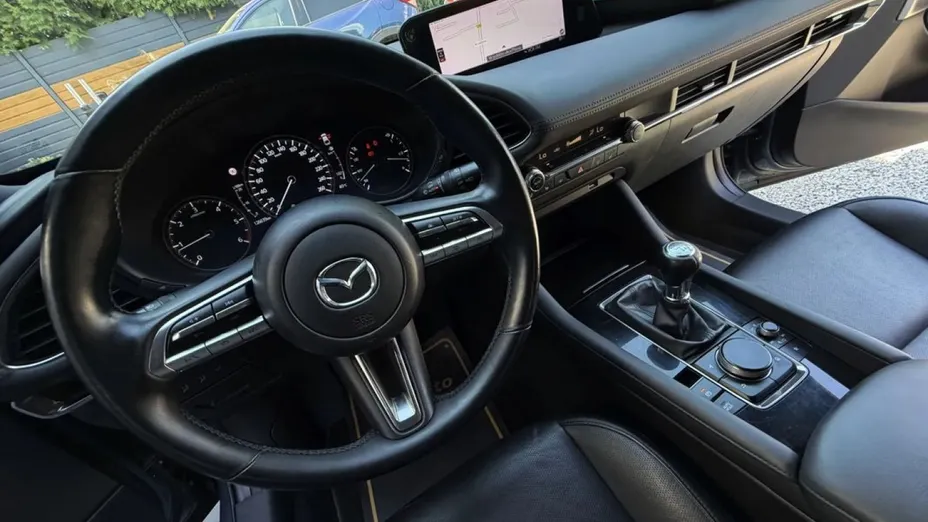 MAZDA 3 -