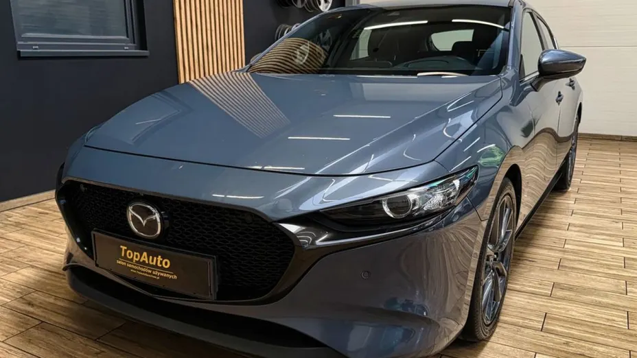 MAZDA 3 -