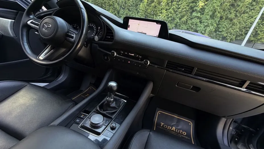 MAZDA 3 -