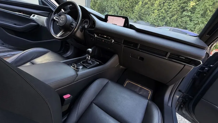 MAZDA 3 -