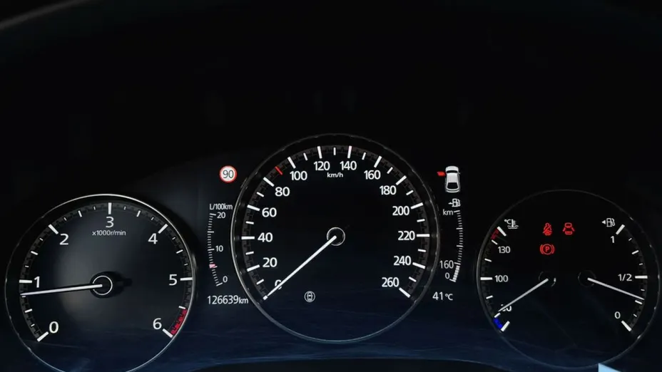 MAZDA 3 -